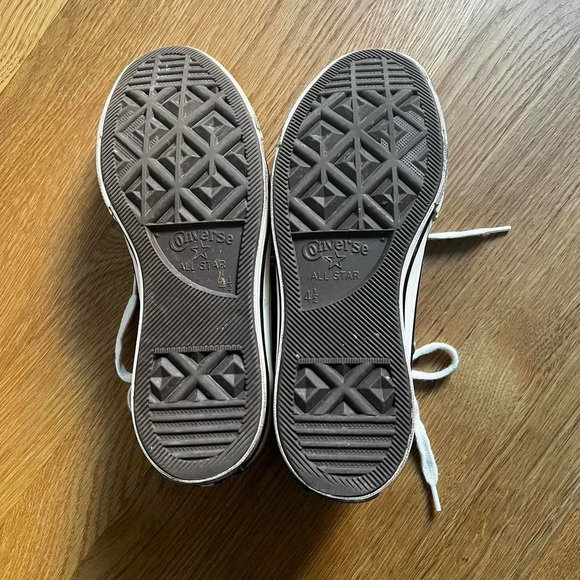 converse - Picture 2 of 6